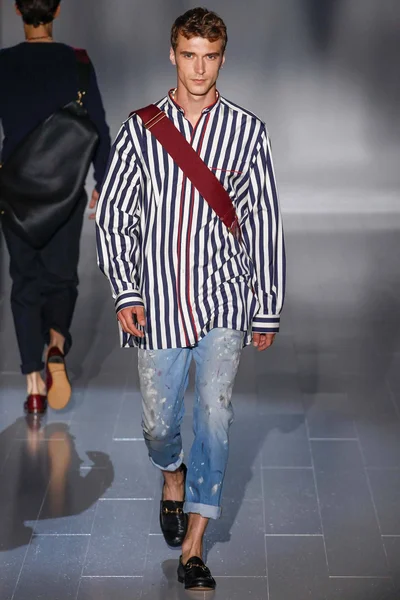 Look 28